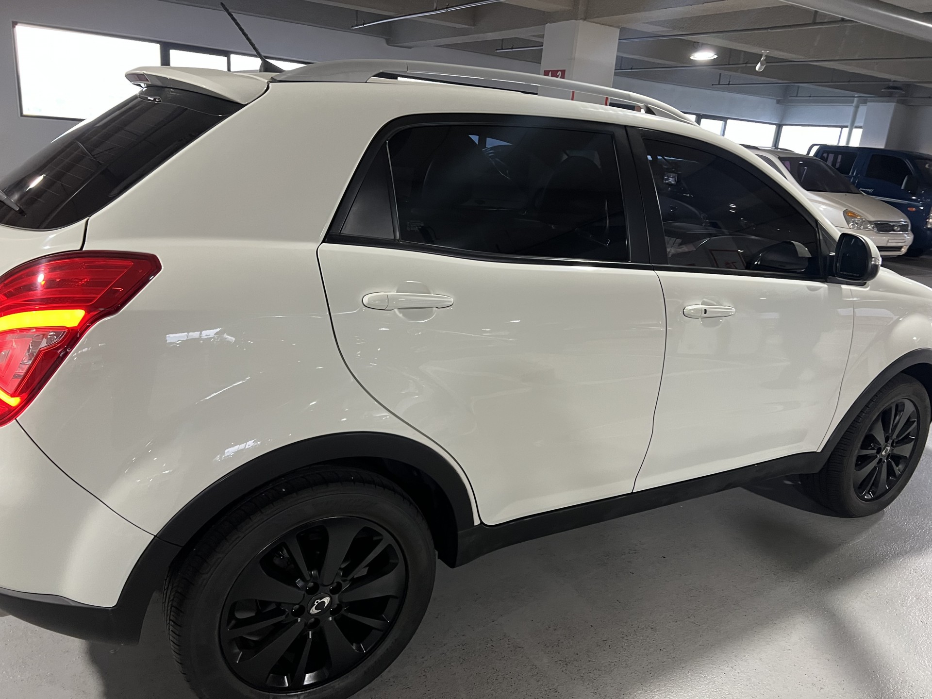 2iknzu4s0rx3383804.jpg