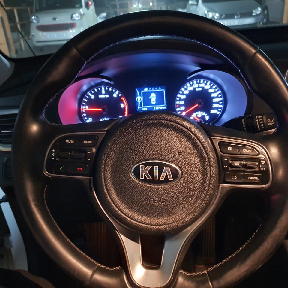 37bk48i90i4t.jpg