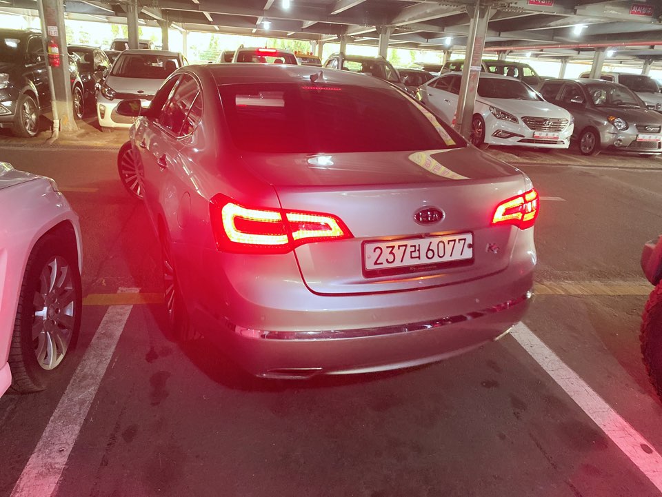 32pugn82yivt.jpg