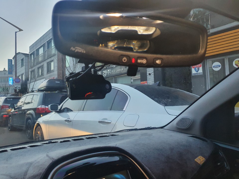 2mcaweuappxl.jpg