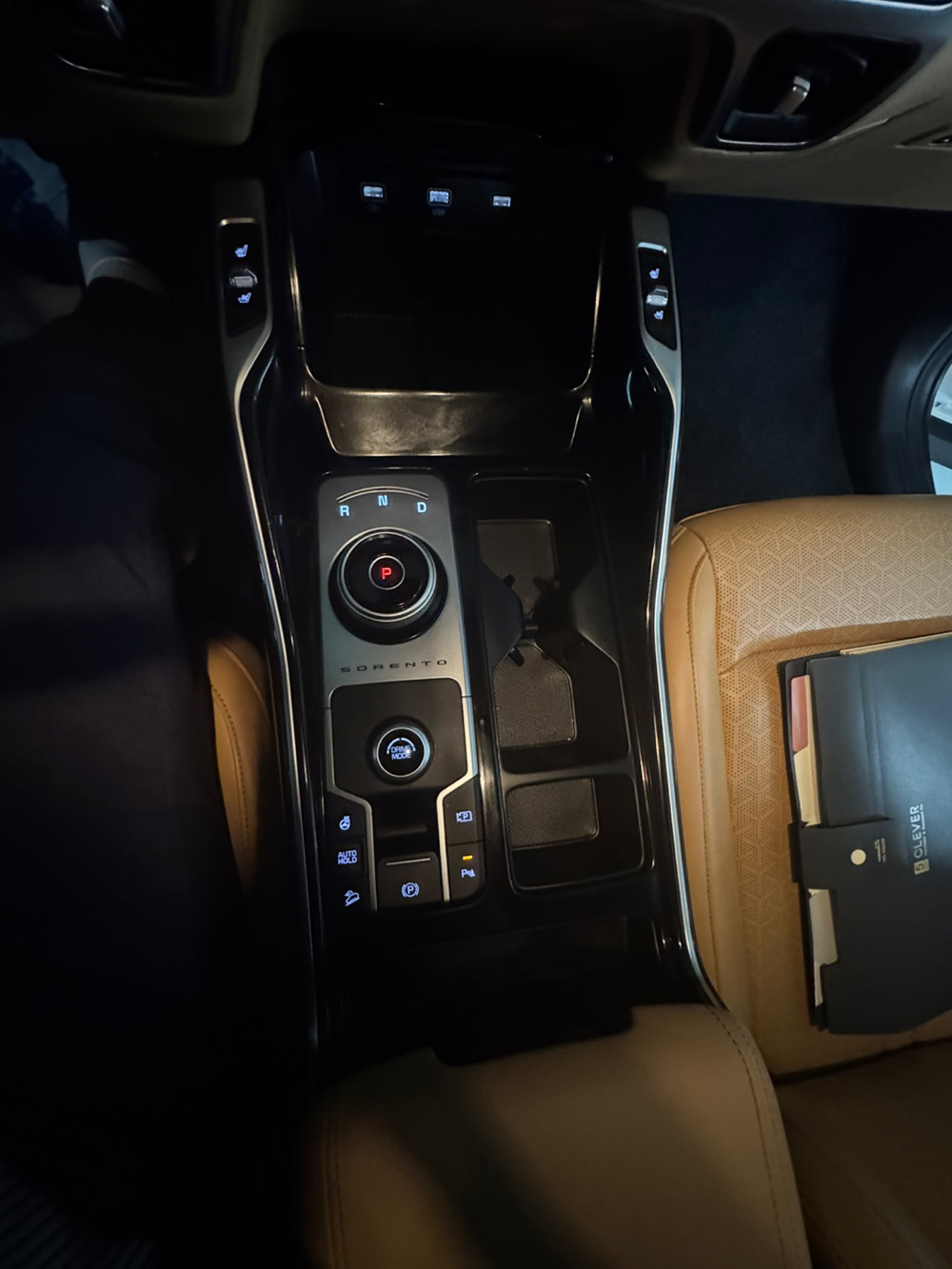4kmv7q5ha4tp490097.jpg